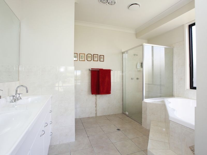 7 Veerings Crescent, Twin Waters QLD 4564