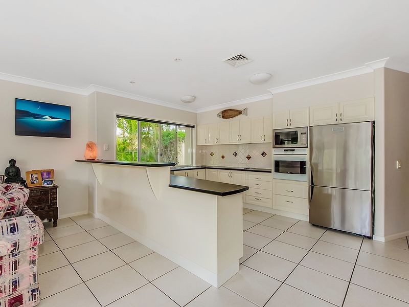 1 Barcoola Place, Twin Waters QLD 4564