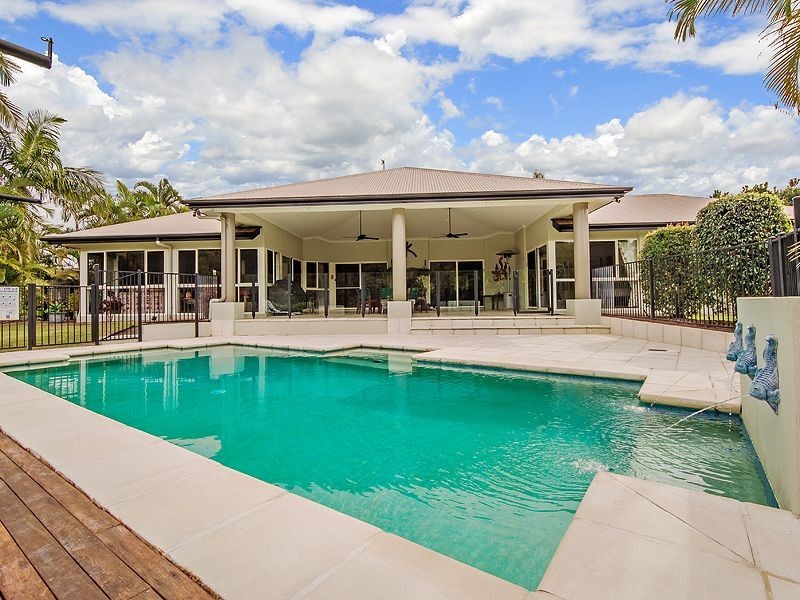 1 Barcoola Place, Twin Waters QLD 4564