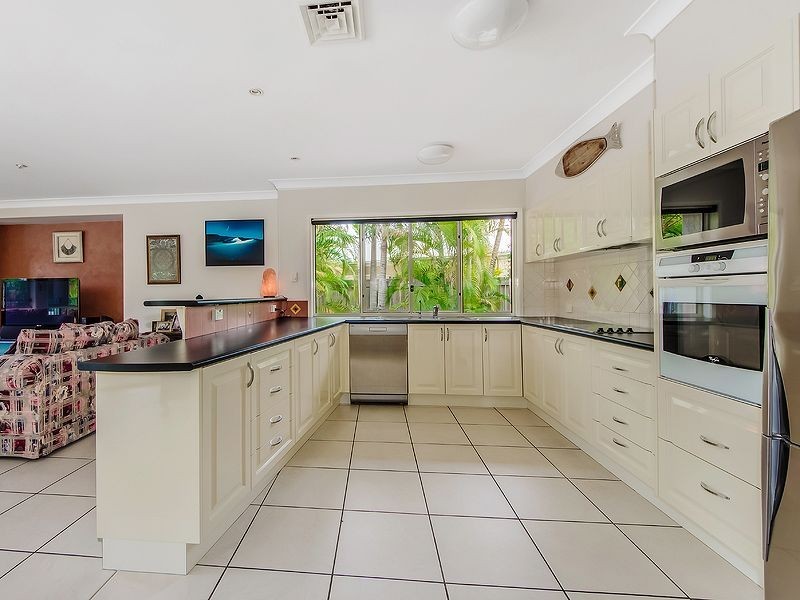 1 Barcoola Place, Twin Waters QLD 4564