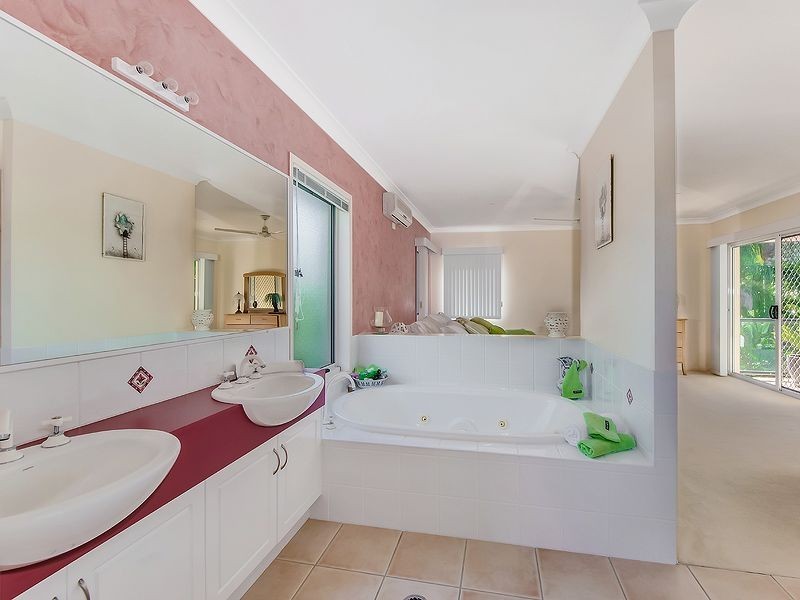 5 Mainsail Place, Twin Waters QLD 4564