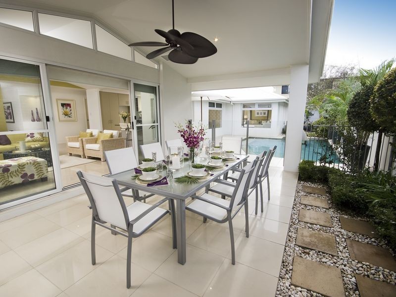 17 Veerings Crescent, Twin Waters QLD 4564