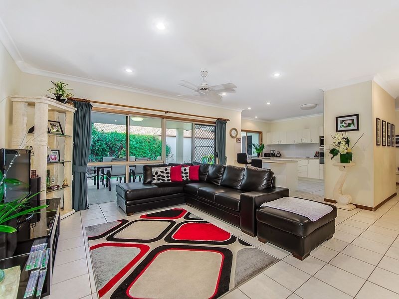 7 Baker Finch Place, Twin Waters QLD 4564