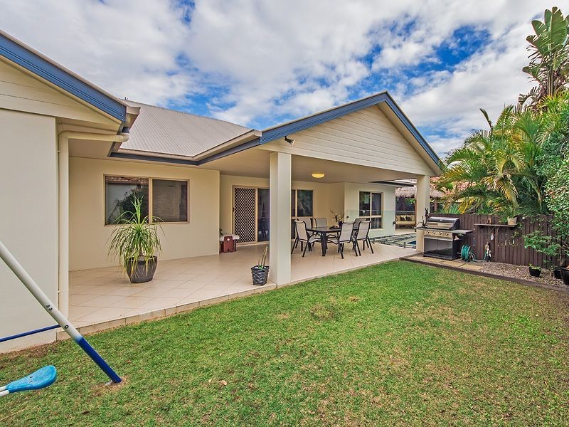7 Baker Finch Place, Twin Waters QLD 4564