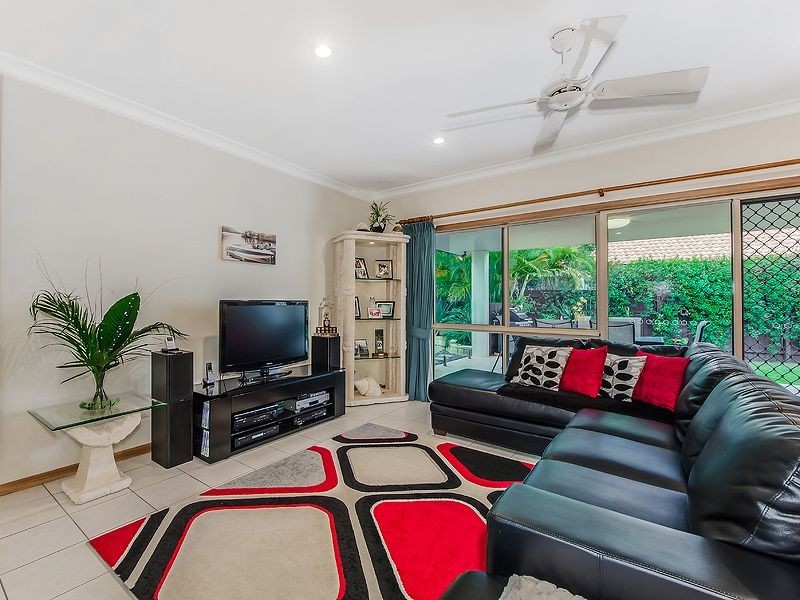 7 Baker Finch Place, Twin Waters QLD 4564