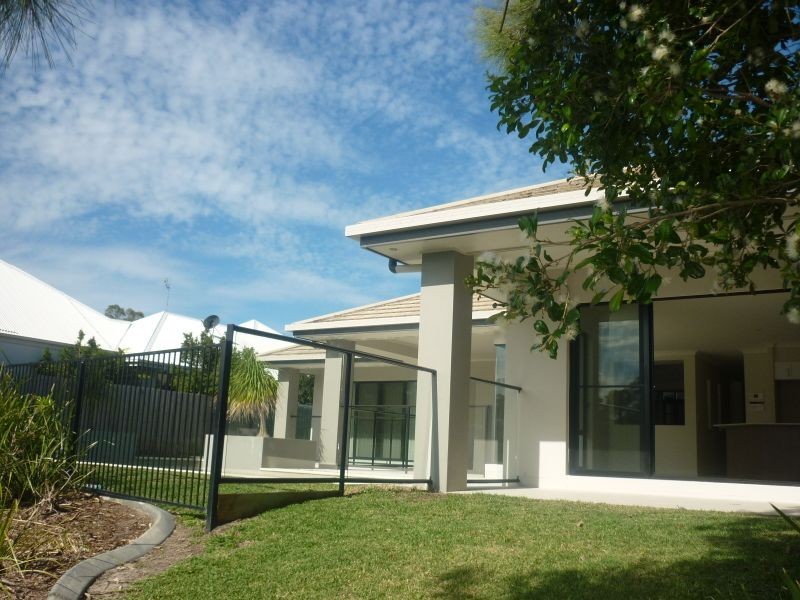 22 Veerings Crescent, Twin Waters QLD 4564