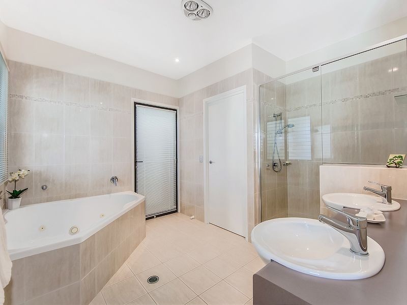 4 Blue Water Court, Twin Waters QLD 4564