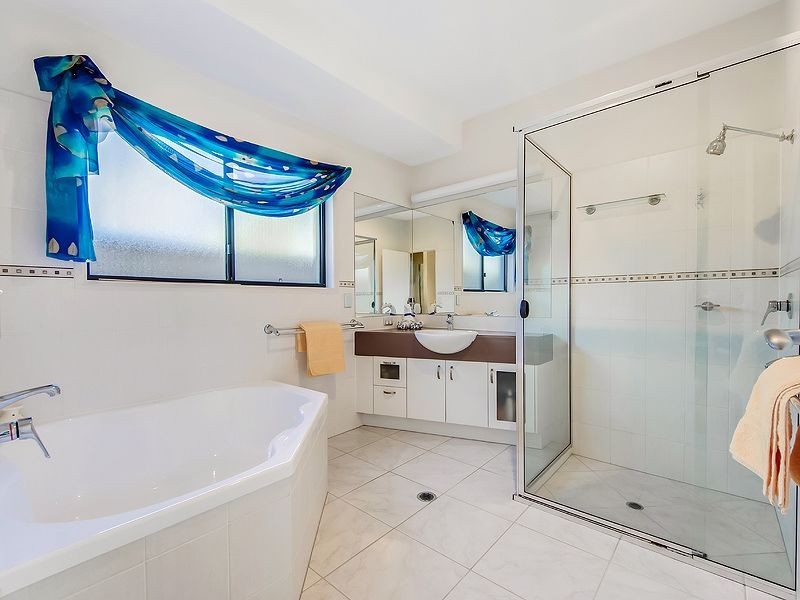 4 Blue Water Court, Twin Waters QLD 4564