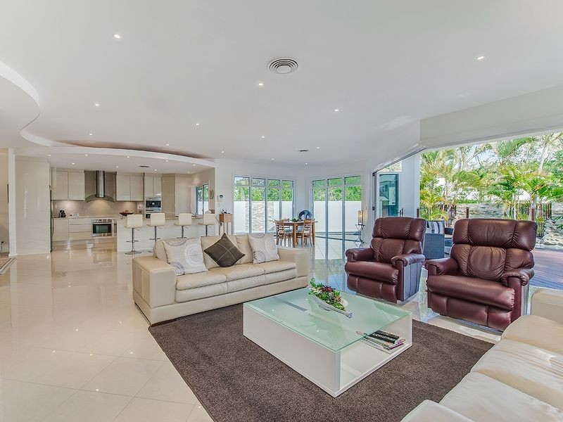 2 Undanbi Lane, Twin Waters QLD 4564