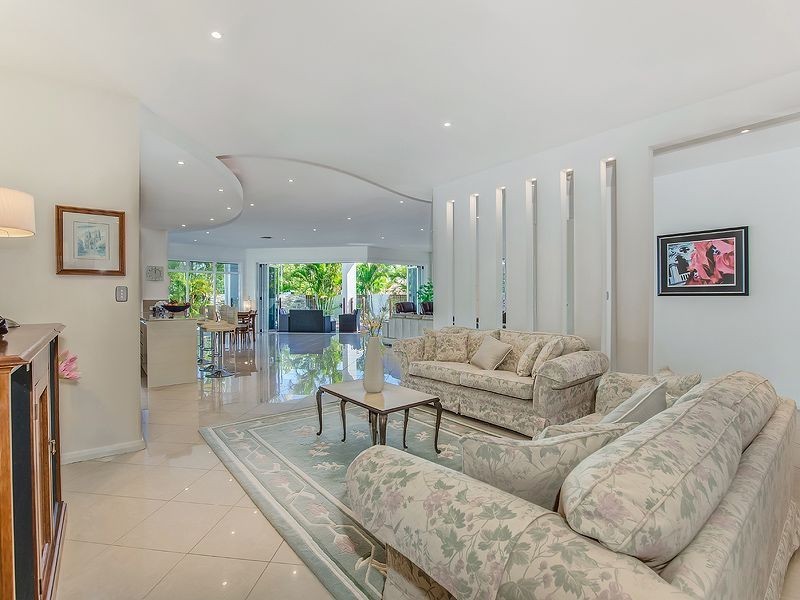 2 Undanbi Lane, Twin Waters QLD 4564