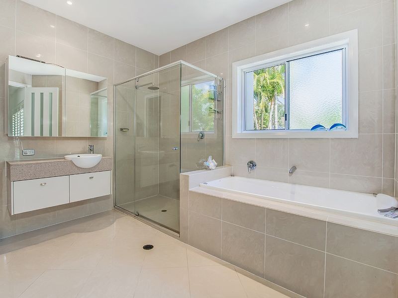 2 Undanbi Lane, Twin Waters QLD 4564