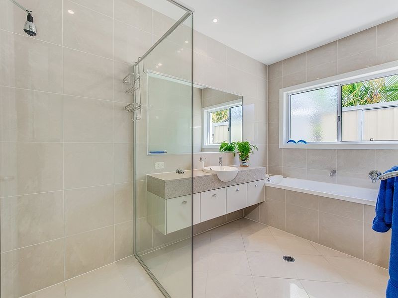 2 Undanbi Lane, Twin Waters QLD 4564