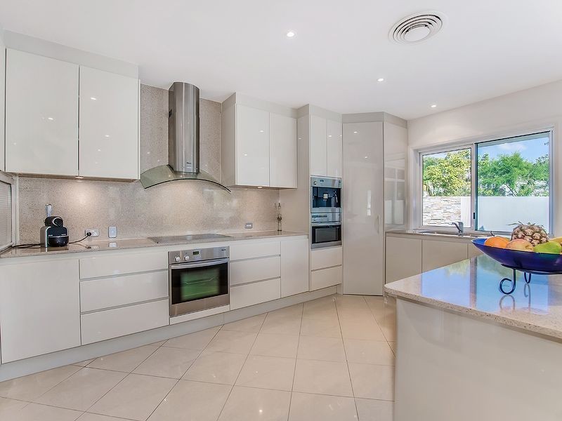 2 Undanbi Lane, Twin Waters QLD 4564