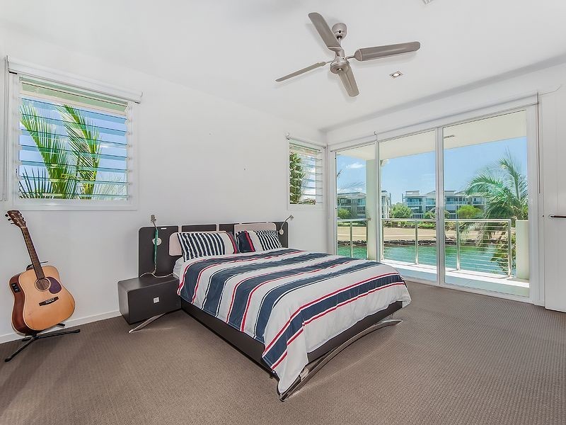 8 Waterfront Court, Twin Waters QLD 4564