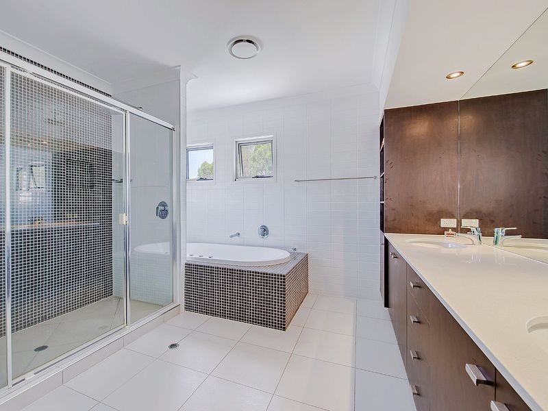 17 Hetherington Drive, Twin Waters QLD 4564