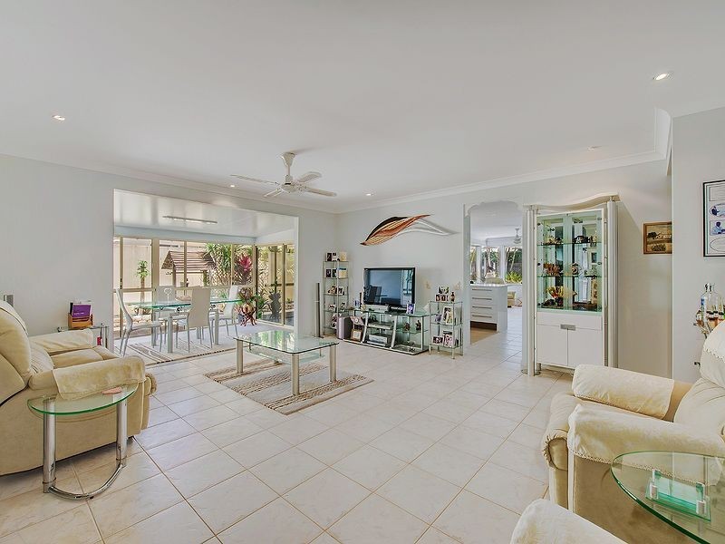 6 Watergum Place, Twin Waters QLD 4564