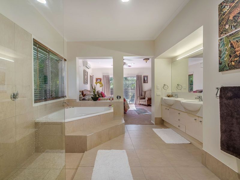 50 Prestwick Drive, Twin Waters QLD 4564