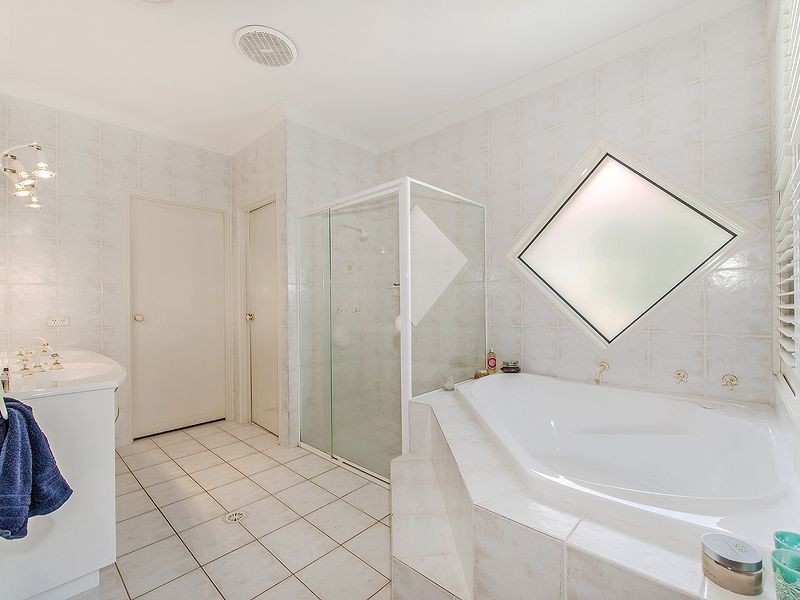 17 Glenwood Place, Twin Waters QLD 4564