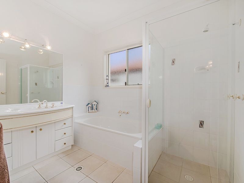 17 Glenwood Place, Twin Waters QLD 4564