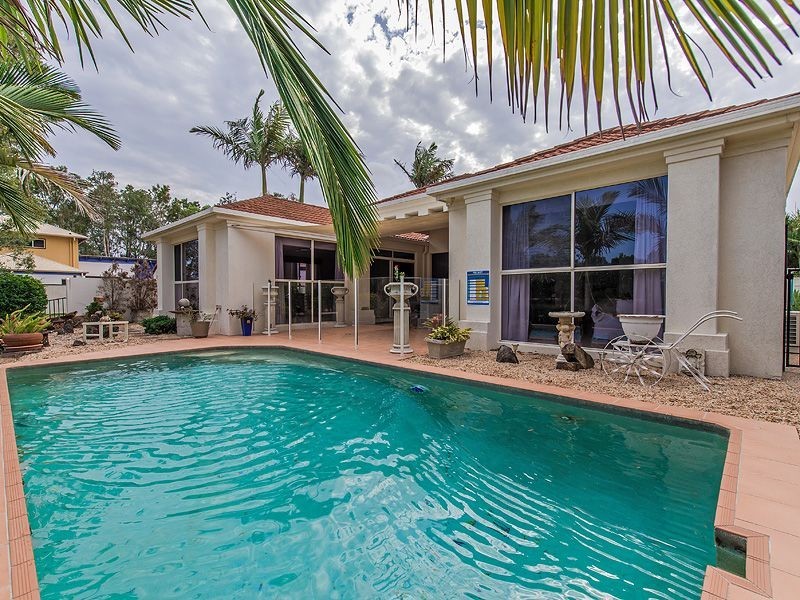 17 Glenwood Place, Twin Waters QLD 4564