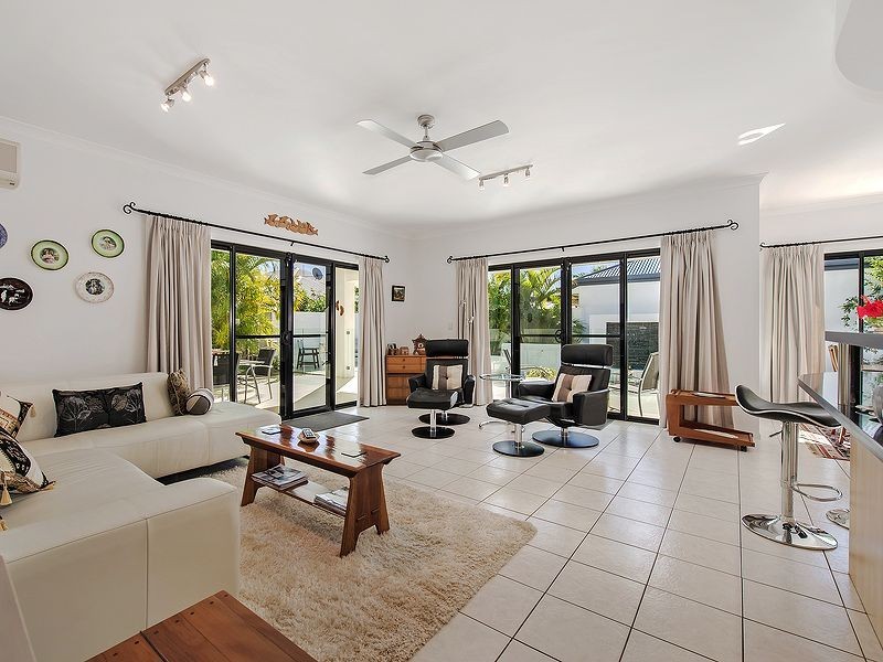25 Baker Finch Place, Twin Waters QLD 4564