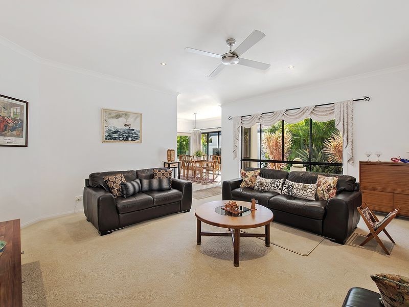 25 Baker Finch Place, Twin Waters QLD 4564