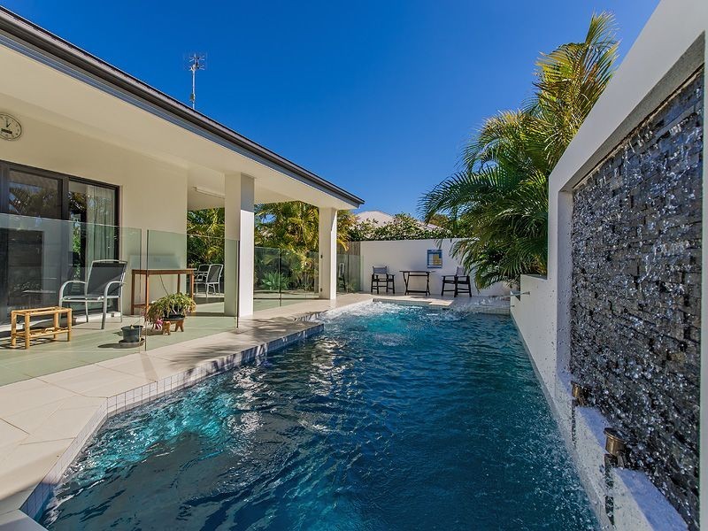 25 Baker Finch Place, Twin Waters QLD 4564