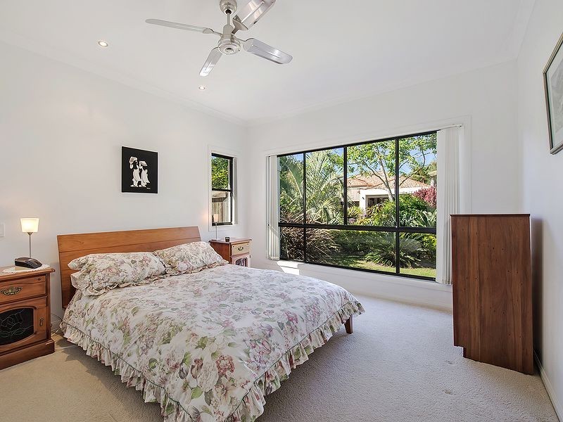 25 Baker Finch Place, Twin Waters QLD 4564