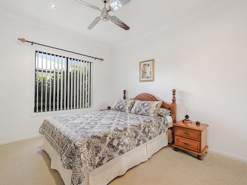 25 Baker Finch Place, Twin Waters QLD 4564
