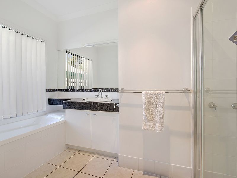 25 Baker Finch Place, Twin Waters QLD 4564