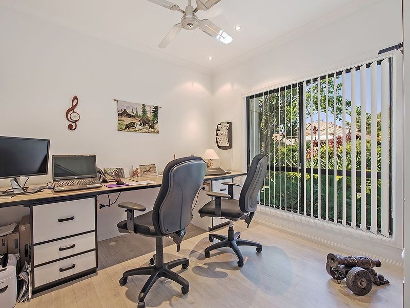 25 Baker Finch Place, Twin Waters QLD 4564