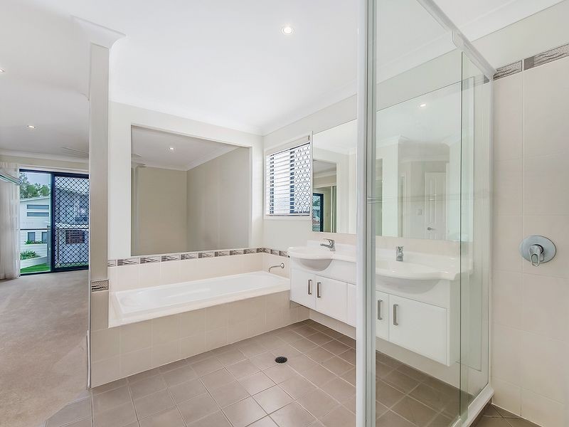 27 Anchorage Circuit, Twin Waters QLD 4564