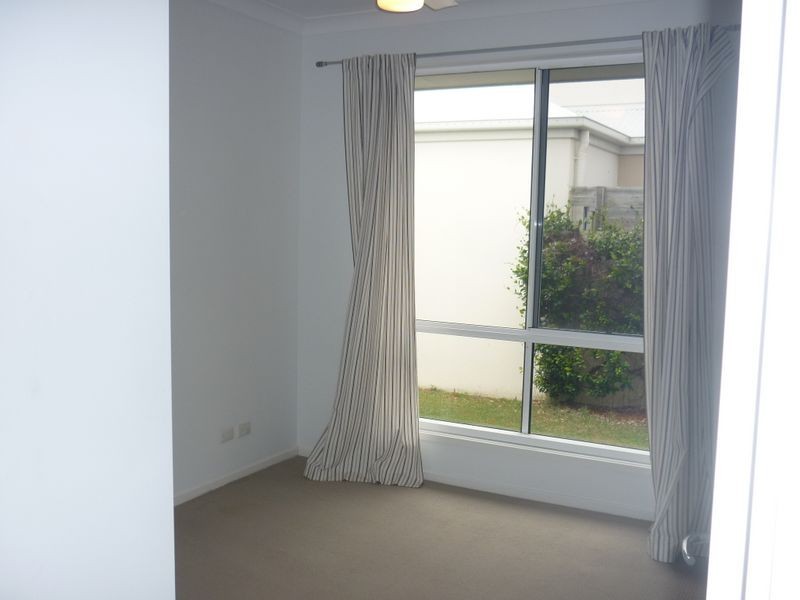 6 Oyster Court, Twin Waters QLD 4564