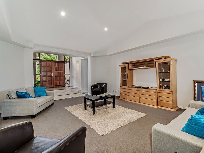 5 Veerings Crescent, Twin Waters QLD 4564