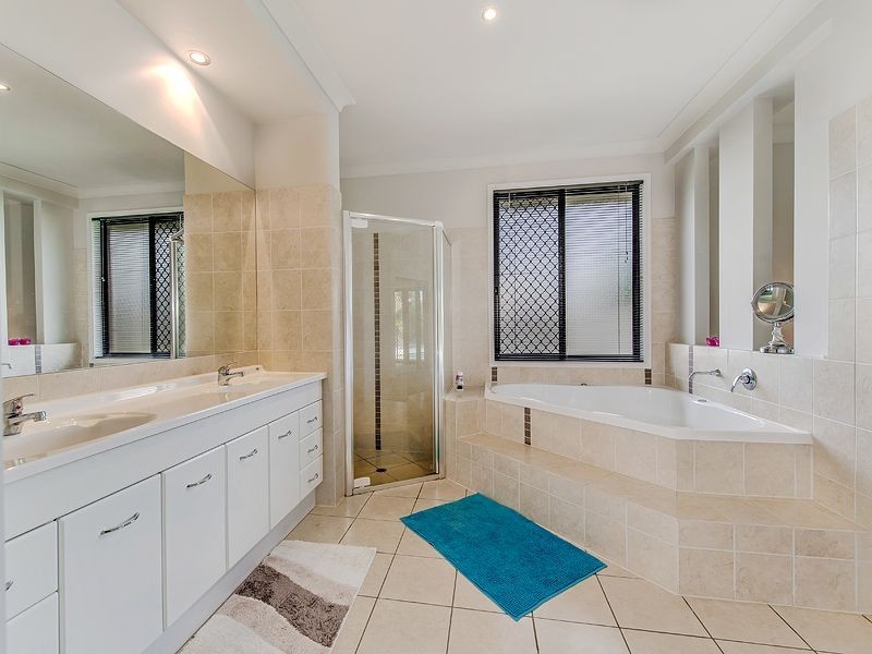 5 Veerings Crescent, Twin Waters QLD 4564