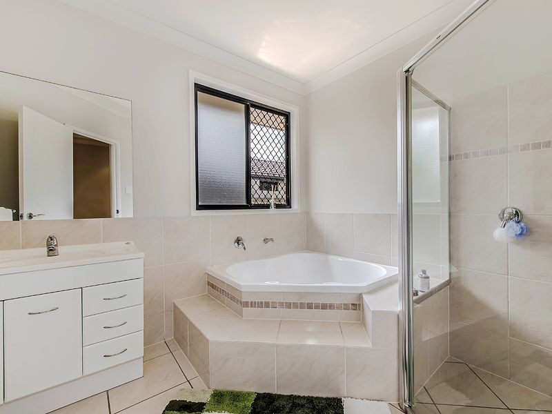 5 Veerings Crescent, Twin Waters QLD 4564