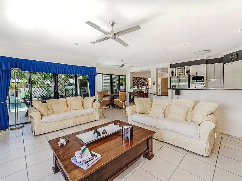 13 Pampling Place, Twin Waters QLD 4564