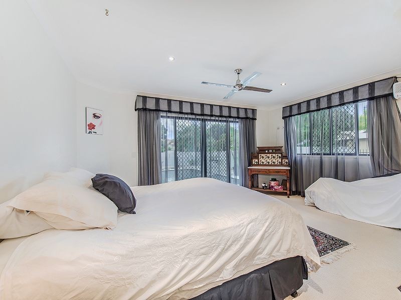 13 Pampling Place, Twin Waters QLD 4564