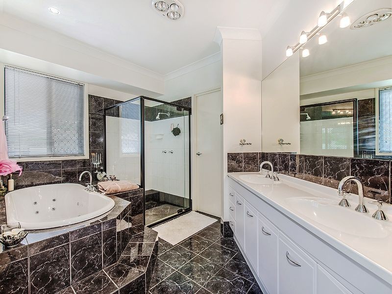 13 Pampling Place, Twin Waters QLD 4564