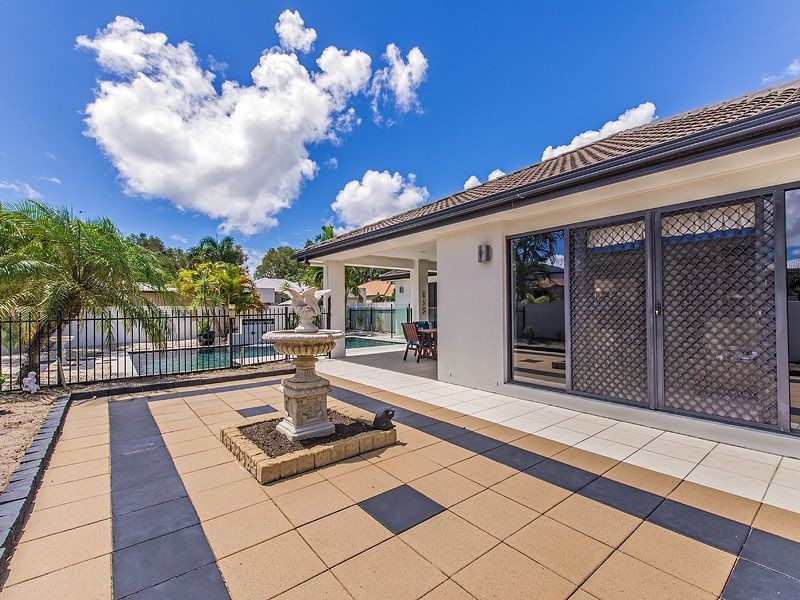13 Pampling Place, Twin Waters QLD 4564