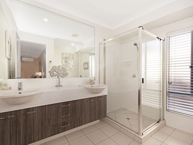 8 Hetherington Drive, Twin Waters QLD 4564