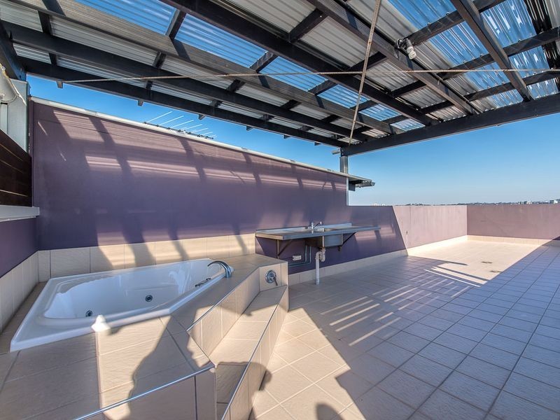 126/80 North Shore Road, Twin Waters QLD 4564