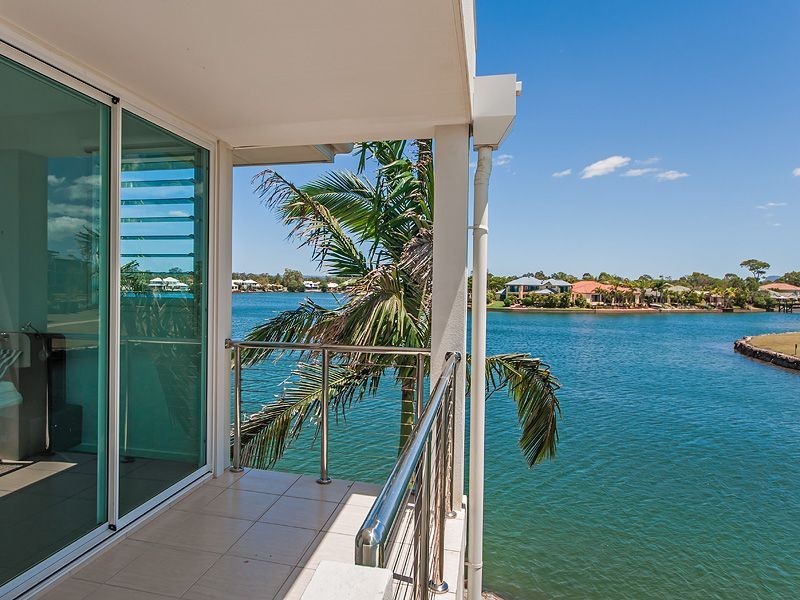 8 Waterfront Court, Twin Waters QLD 4564