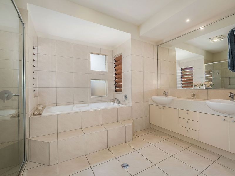 16 Pampling Place, Twin Waters QLD 4564