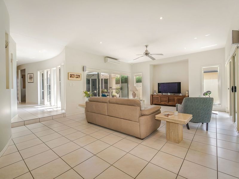 16 Pampling Place, Twin Waters QLD 4564