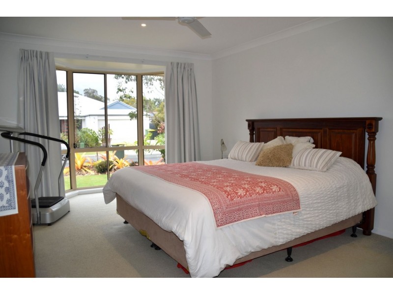 5 Spinifex Place, Twin Waters QLD 4564