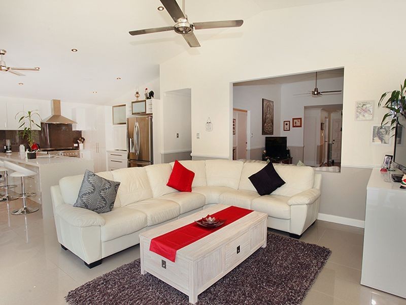 5 Barcoola Place, Twin Waters QLD 4564