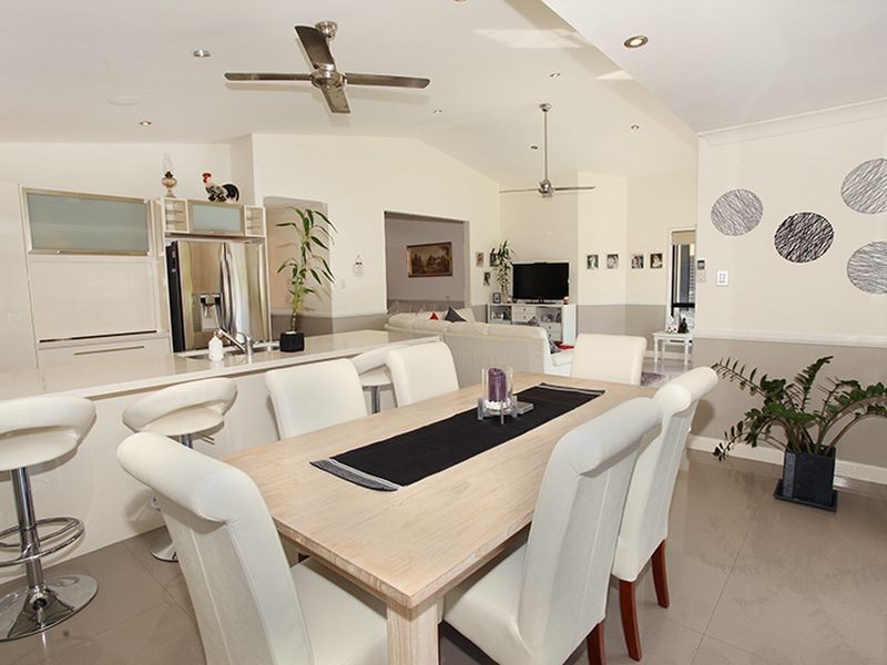 5 Barcoola Place, Twin Waters QLD 4564