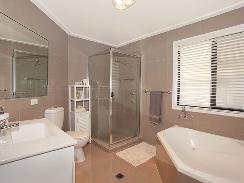 5 Barcoola Place, Twin Waters QLD 4564