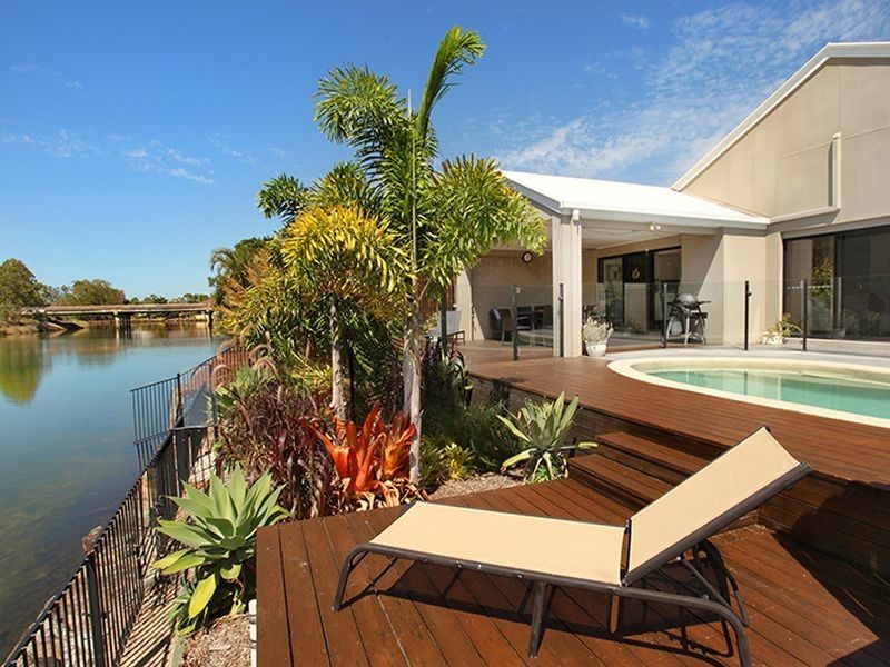 5 Barcoola Place, Twin Waters QLD 4564